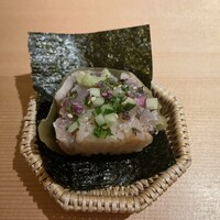 中島康三郎商店 - 何かの押し鮨…ハケで醤油を塗っていただきます。