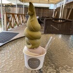 おいしいソフトクリームと焼き菓子のおみせ FLORA RALOF - このモコモコソフトって、流行ってますのん❓