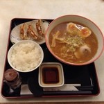 飛騨の高山らーめん - Aセットはラーメンと餃子３個にご飯付き　７８０円