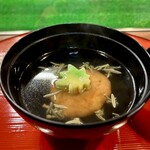 どぜう・四季料理 やぶや - 桜海老真丈吸い物
      大将の京料理の技と静岡の生桜海老の夢のコラボ♪