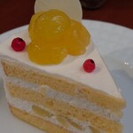 菓子工房 ルーヴ 空港通り店 - 季節のショート（メロンヨーグルト）￥450