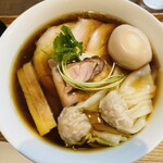 らぁ麺 紫陽花 - 特製醤油らぁ麺(全部のせ)