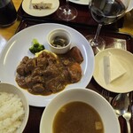 尾瀬小屋 - 夕食（豚肉の赤ワイン煮込み）