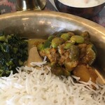 インド料理 パリワル - ズッキーニ、枝豆、じゃがいものカレーも良い！