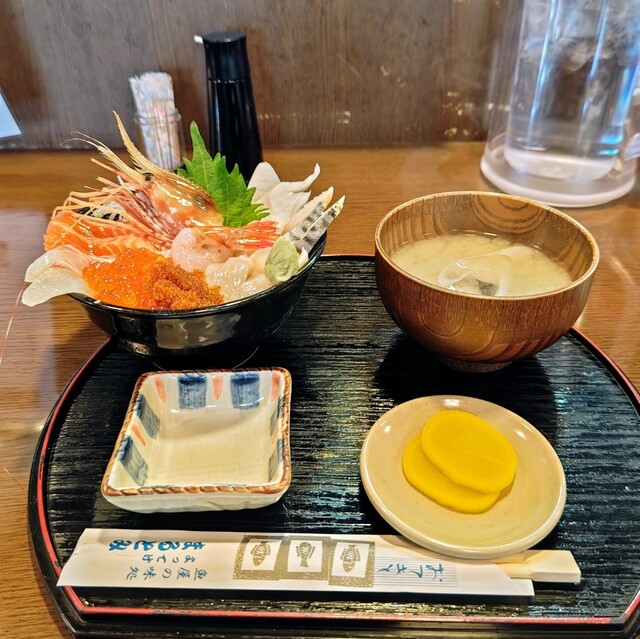 海鮮食堂 よってけまるとみ(海鮮丼)>