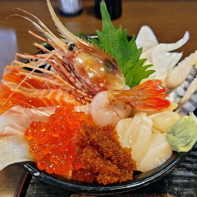 海鮮食堂 よってけまるとみ(海鮮丼)>