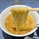 うずとかみなり - 牛脂ならではの風味を巧みに活かして、酸味と甘味に「うずとかみなり」さん得意のスパイスでキレの有る味に仕上がっています