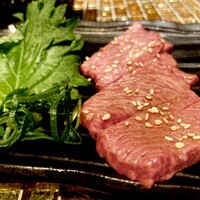 刺身　先ずはここから始めましょう。「旨い！」と言わずにユッケを食べられるかな❓❓