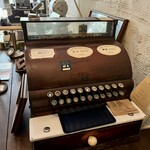 ばん珈琲店 - 年代もののレジスターが素敵♪