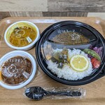 スパイスカレー高丸 - 作り立てのフレッシュな美味しさが高丸カレーのこだわりではないかと。提供に時間がかかるのはそのせいよきっと