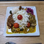 スパイスカレー高丸 - 時間が経つと繊細さが消えてゴリゴリした部分が強くなる感じです。それでも高丸究極のバランスの良さゆえ唸るほど旨い。