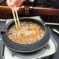 肉の山本 - 締めにA5の牛脂を切って煮付けてご飯にかけてくれた