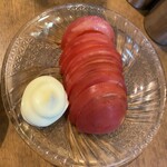 備長炭火ホルモン焼 しちりん - 冷やしトマト