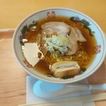 メロス食堂 - 結局このタイプのラーメンが一番落ち着くんだ。