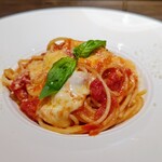 創作イタリアン Gemelli - モッツァレラチーズとバジルのトマトソース スパゲティーニ