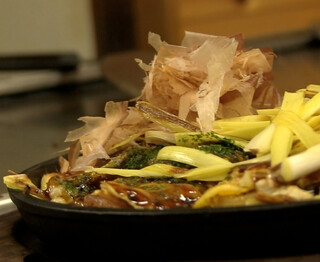 お好み焼き もり - 黄ニラを使ったお好み焼き「岡山ニラオコ」お待たせしました。