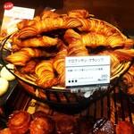 ジャン・フランソワ 横浜ポルタ - クロワッサン・フランソワ