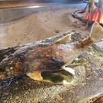 柳家 - 大きくて 立派な天然アマゴがこんがりと焼きあがりました。 頭からガブリといただきます。