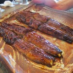 柳家 - 矢作川の天然うなぎ 蒲焼き。