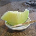 柳家 - デザート：甘ぁ～い メロン。果汁タップリで美味しいですネ！