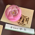 嘯月 - 「初夏の香り」文字通り初夏に花開く薔薇の形を模した可愛い姿の「こなし」