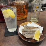 自家製レモンサワー・リキュール専門店Limon Salud - レモンスリング　メヒカリ唐揚げ