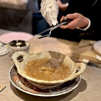 銀座嘉禅 - トリュフ削ります