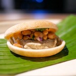 ワインとスパイス小料理 Dal Mellow - 焼き茄子ペーストと納豆の最中