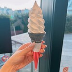 東毛酪農 63℃ - 牧場ミルク　竹炭ごまコーン（税込460円）