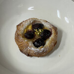 しばぱん - ダークチェリーのデニッシュ