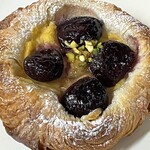 しばぱん - ダークチェリーのデニッシュ