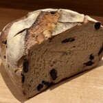 ブランジェリー ラ・フォンティヌ・ドゥ・ルルド - 大きなレーズンのパン