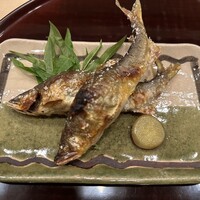 新ばし 笹田 - 食べ比べ。頭からガブリ！お味も苦味も全く違う！