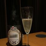 マジックバー 丸の内 十時 丸の内ブリックスクエア店 - 誕生日プランのスパークリングワイン