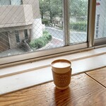 サイドウォーク スタンド - 2階窓際のベンチ席