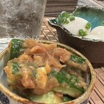炙り·蒸しもん とさかもん - キュウリとクラゲの梅かつお和え 450円。