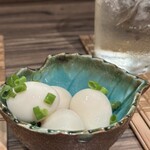 炙り·蒸しもん とさかもん - お出汁に漬けた半熟うずら 450円。