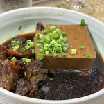 炙り·蒸しもん とさかもん - 48時間煮込んだ牛スジ豆腐 750円。