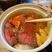 肉和食 月火水木金土日 - 和牛うにくら丼