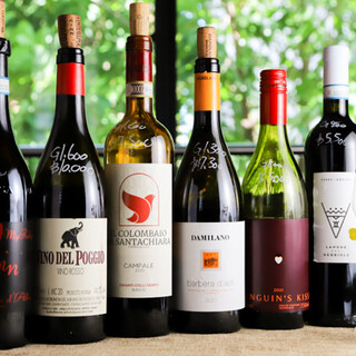 グラスで気軽に楽しめるワインやフルーツと合わせる食後酒が充実