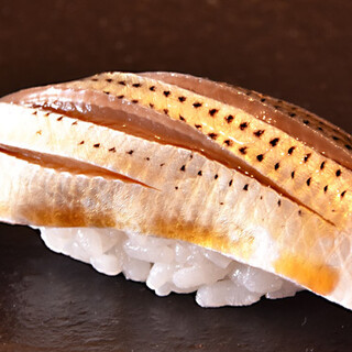 繊細で美しい鮨◆研ぎ澄まされた技で厳選食材を昇華
