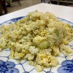 久福全猪館 - 炒飯は普通です。胡椒を頼んだら白胡椒をくれました。個人的にはブラックペッパーが欲しい笑