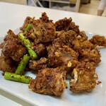 久福全猪館 - スペアリブの唐揚げ、クセになります