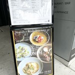 TWELVE ON THE PARK BAR & GRILL - 外観　ランチメニュー