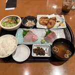 海鮮茶屋 一鮮 - 【2024.6.17(月)】日替りランチ（フライ2種＋鮮魚2種）990円