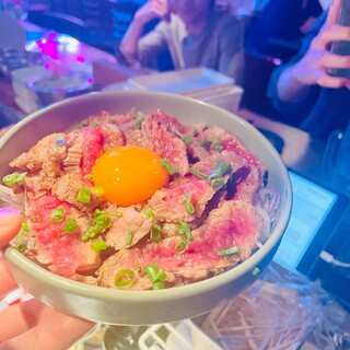 門崎黒毛和牛の炭火タタキ！大人気メニューです！