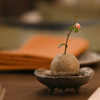 さりげない彩りが心地良い、和を感じるインドレストラン