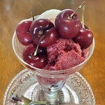 safi - アメリカンチェリーのパフェ