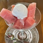 safi - スイカのおかわりパフェは　にはココナッツアイス
