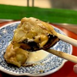 どぜう・四季料理 やぶや - 箸で切れるほど柔らかな賀茂茄子。
      ふっくらと瑞々しく、食べ応えもあります♪